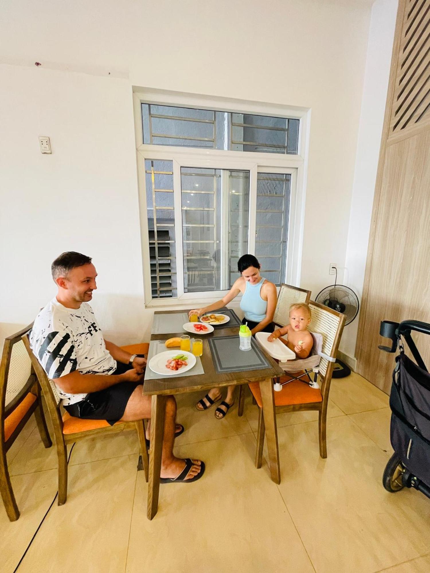 The Light Hostel Ha Long Exteriör bild